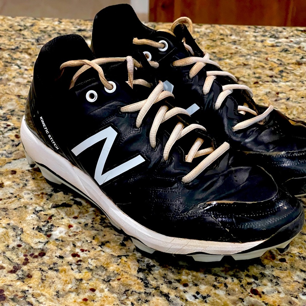 New balance molded baseball cleats